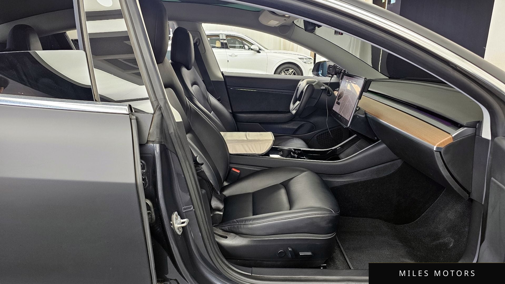 Tesla Model 3 2020 — миниатюра 11