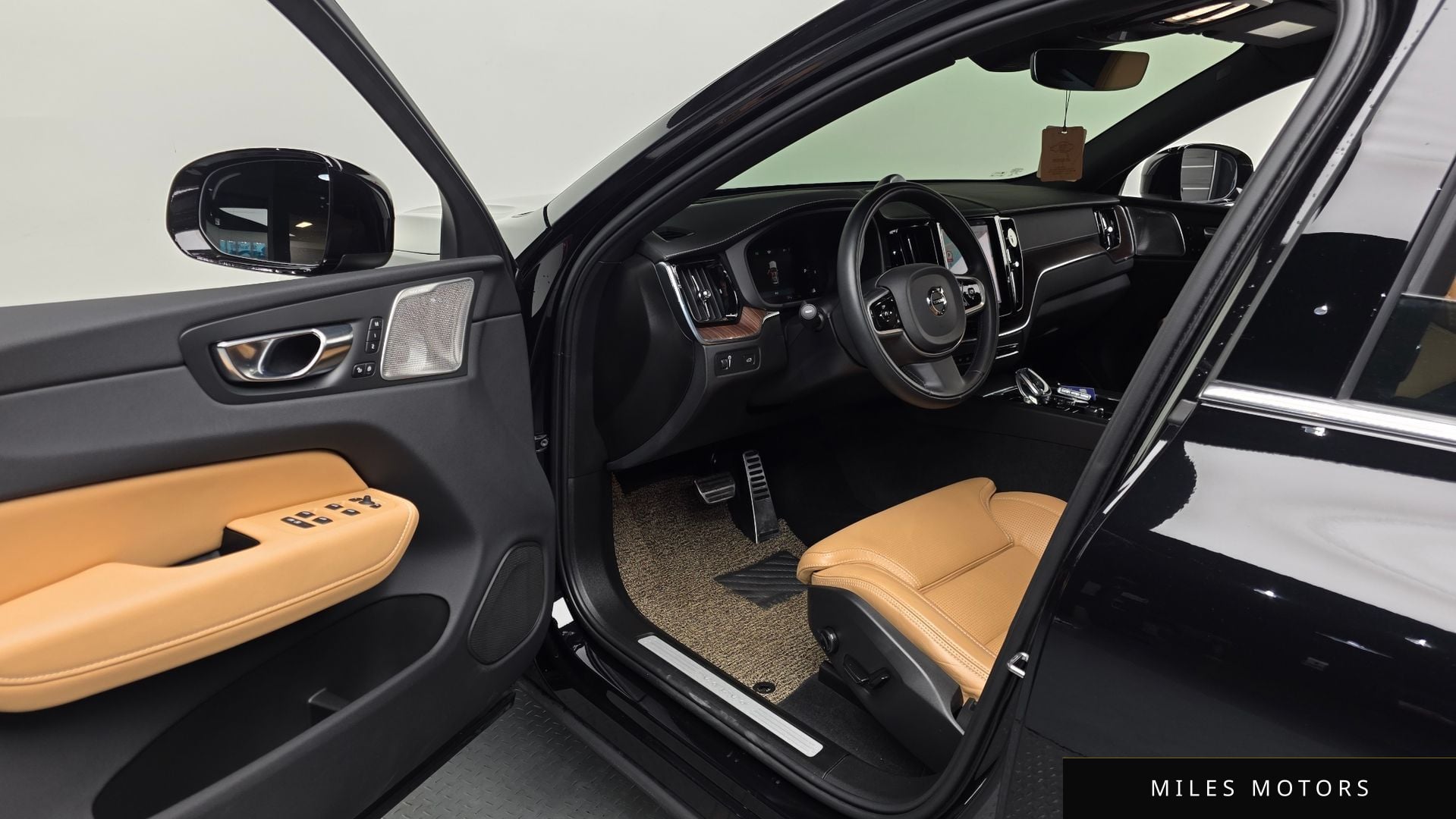 Volvo XC60 2022 — миниатюра 13