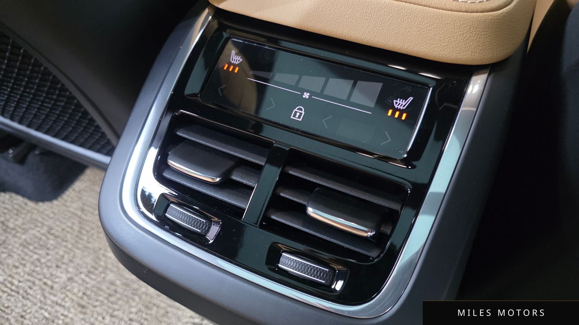 Volvo XC60 2022 — миниатюра 24