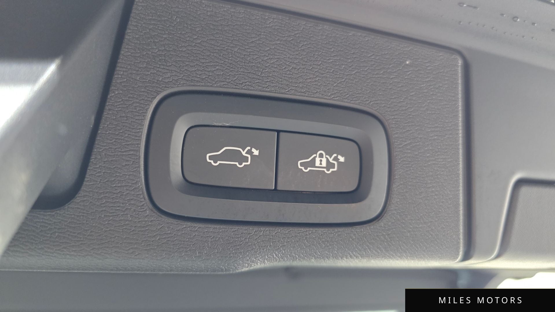 Volvo XC60 2022 — миниатюра 32
