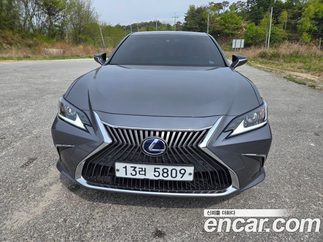 Лексус ES300h 2019 — миниатюра 16