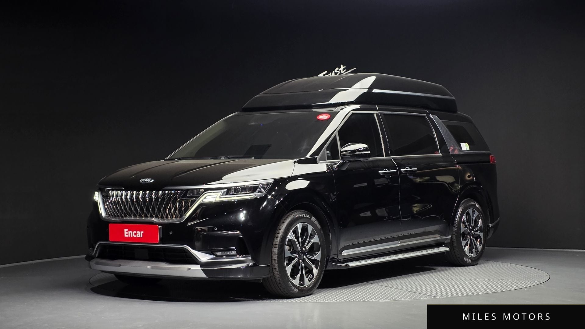 Kia Carnival 2021 — фото 1 из 12
