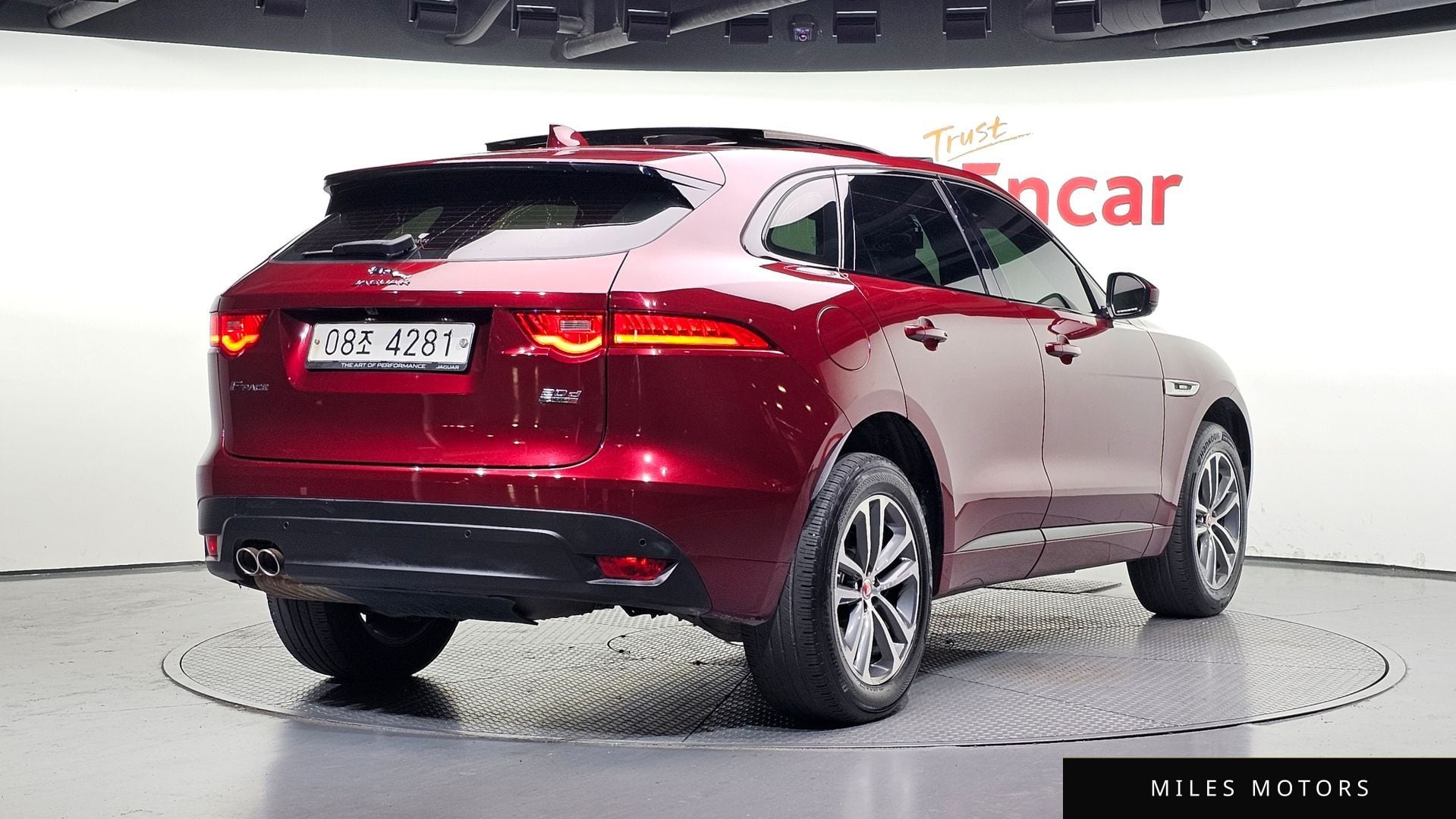 Jaguar F-PACE 2017 — миниатюра 2