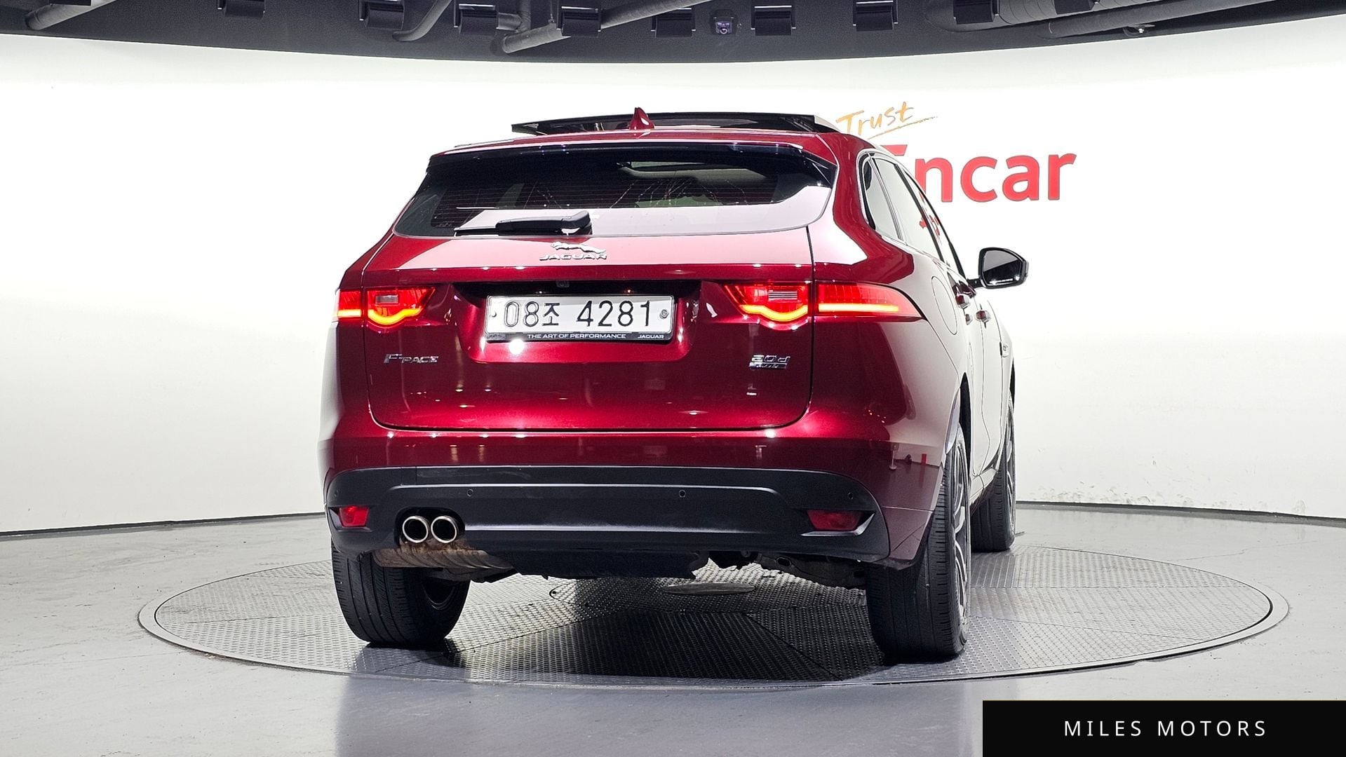 Jaguar F-PACE 2017 — миниатюра 4