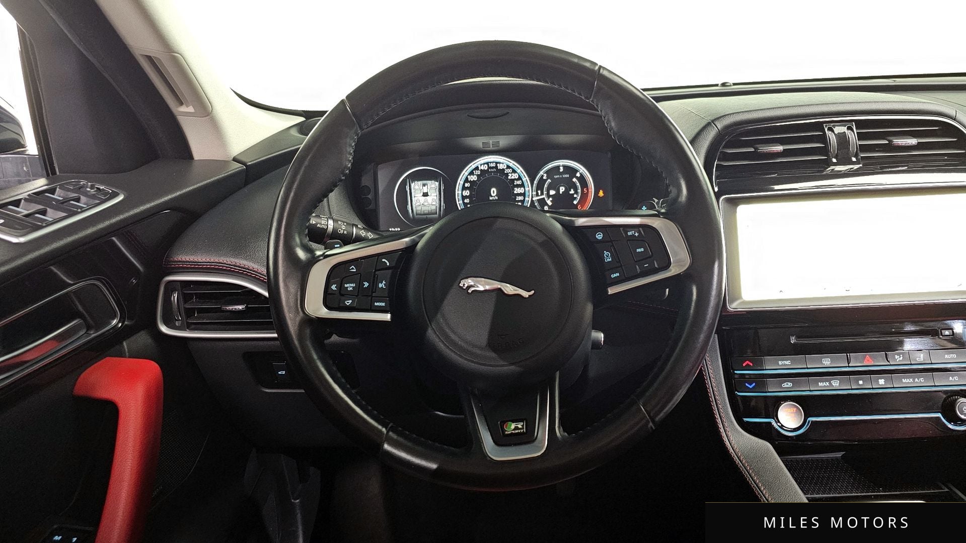 Jaguar F-PACE 2017 — миниатюра 12