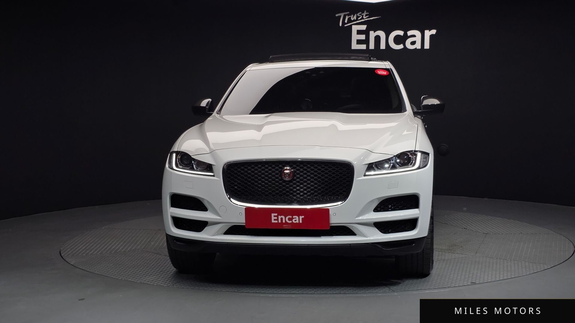 Jaguar F-PACE 2018 — миниатюра 3
