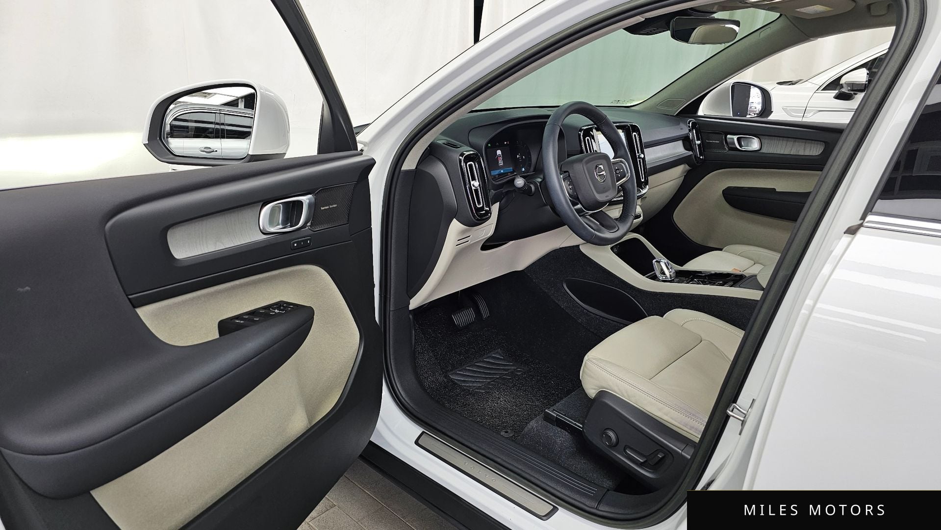 Volvo XC40 2023 — миниатюра 13