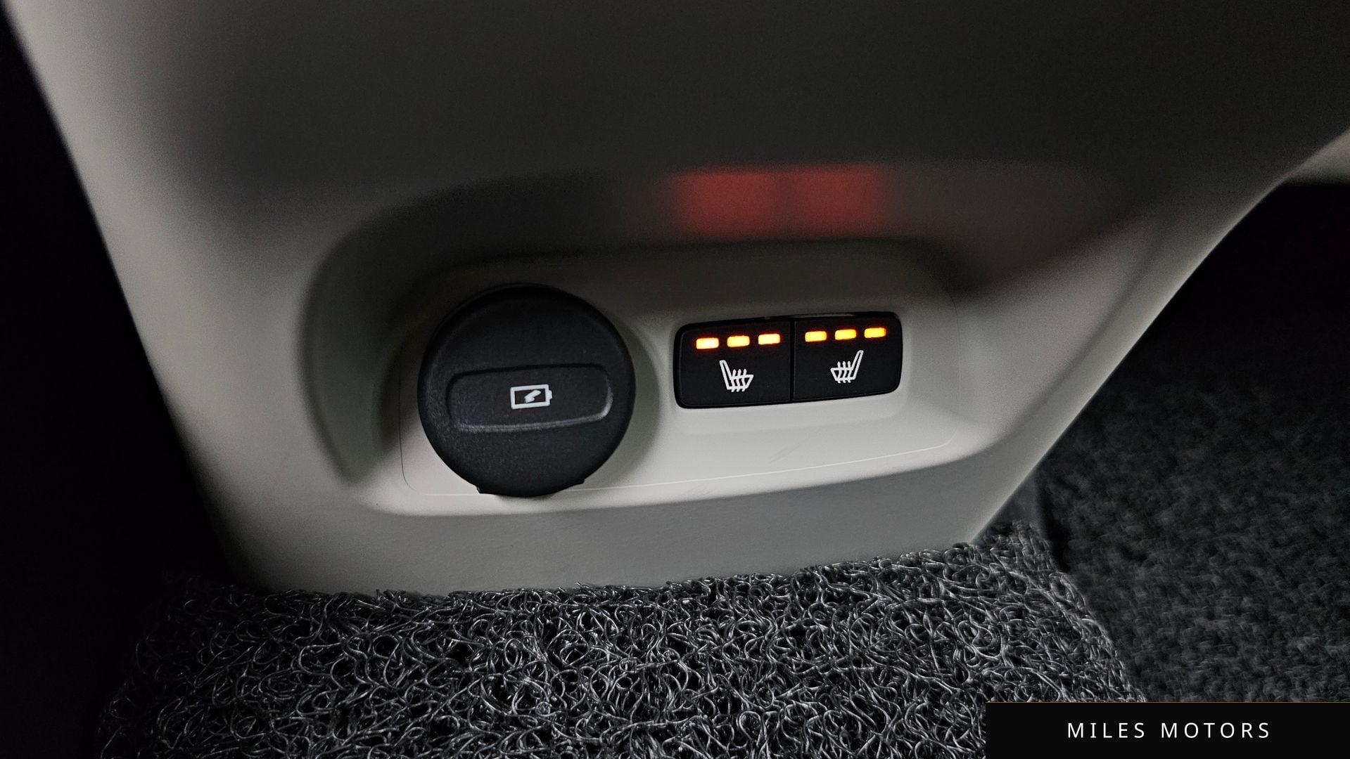 Volvo XC40 2023 — миниатюра 25