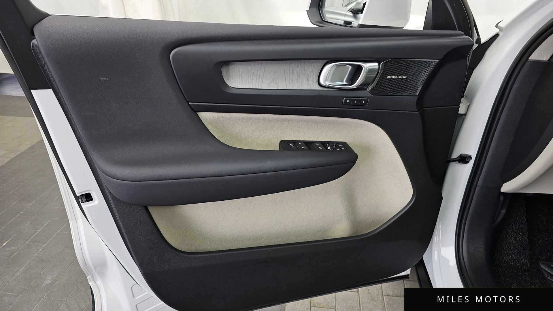 Volvo XC40 2023 — миниатюра 14
