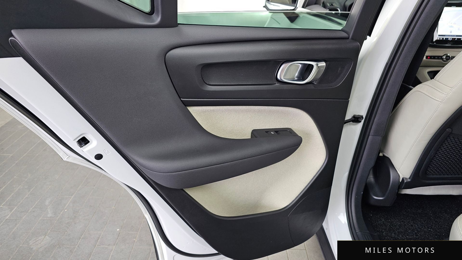 Volvo XC40 2023 — миниатюра 15