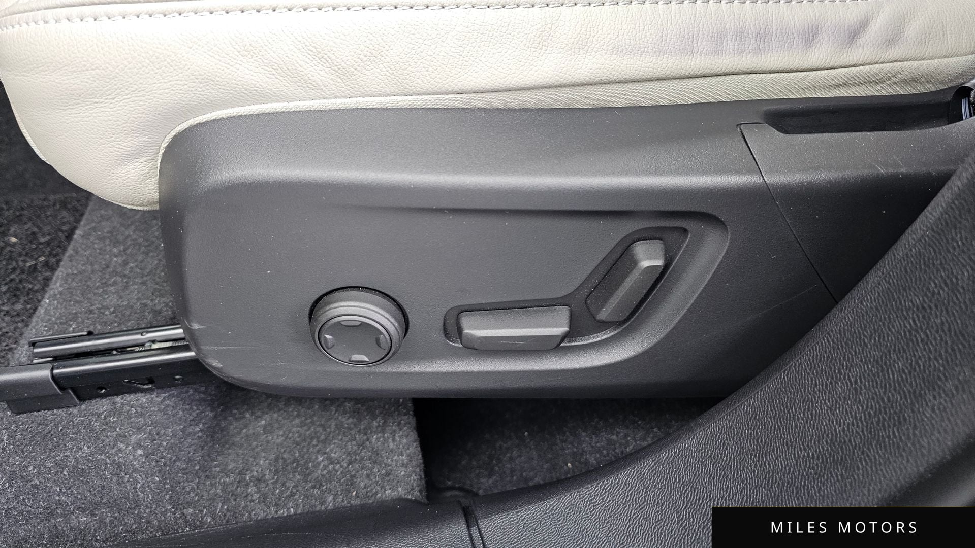 Volvo XC40 2023 — миниатюра 31