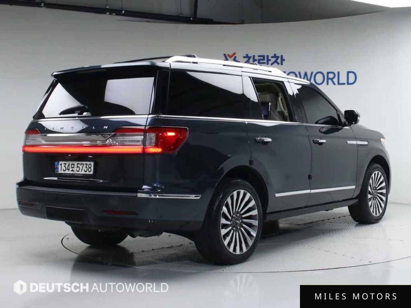 Lincoln Navigator 2021 — миниатюра 2