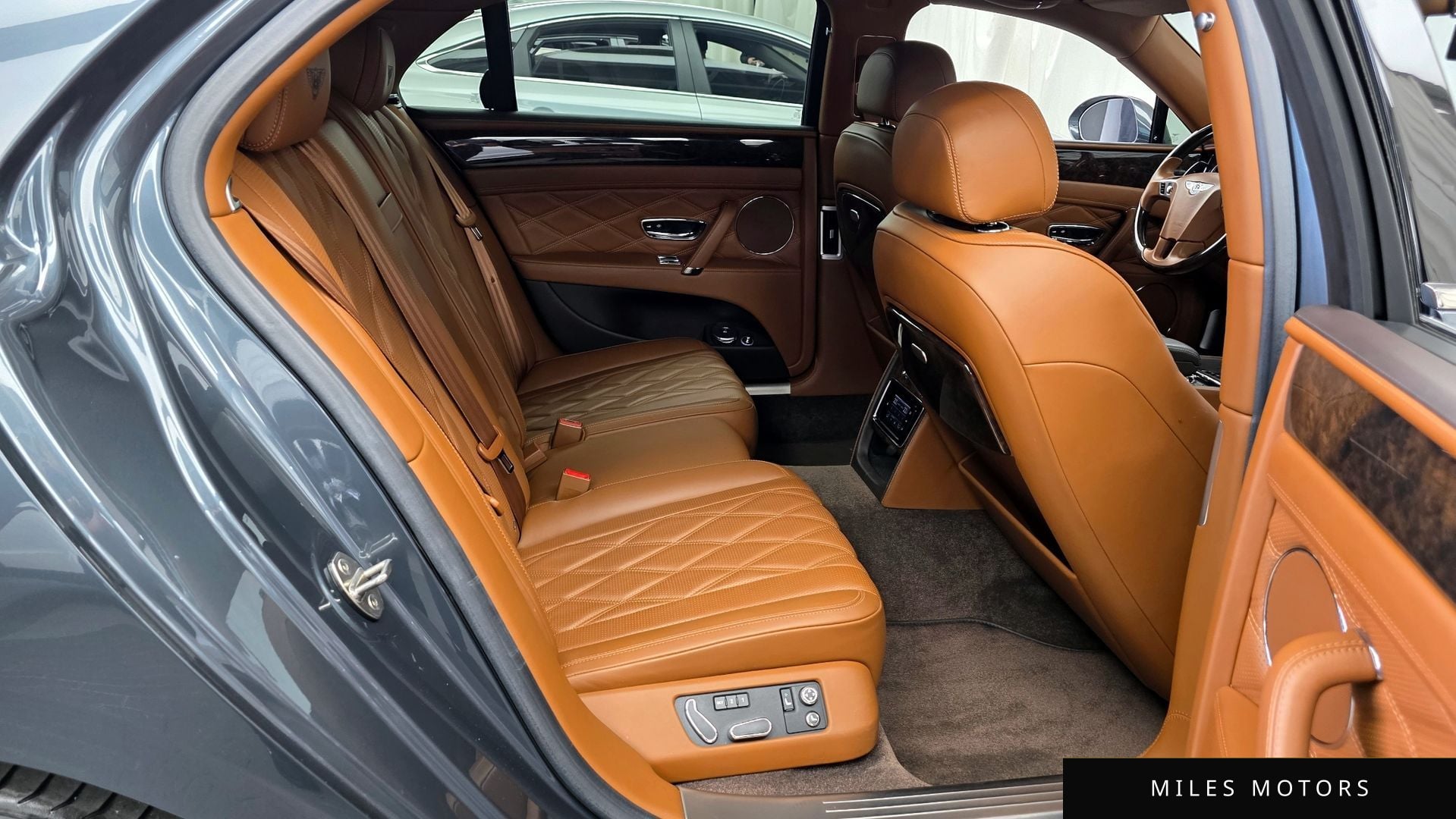 Bentley 플라잉스퍼 2015 — миниатюра 12