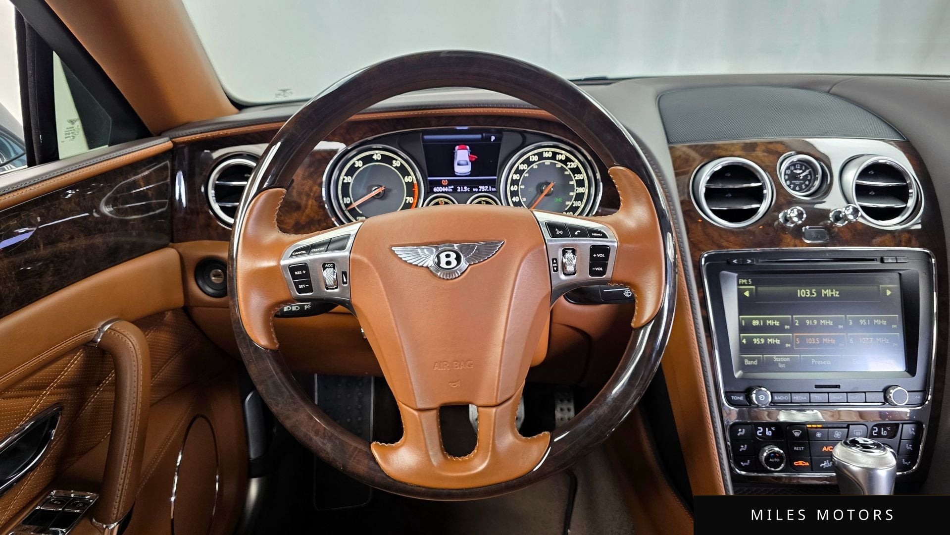 Bentley 플라잉스퍼 2015 — миниатюра 13