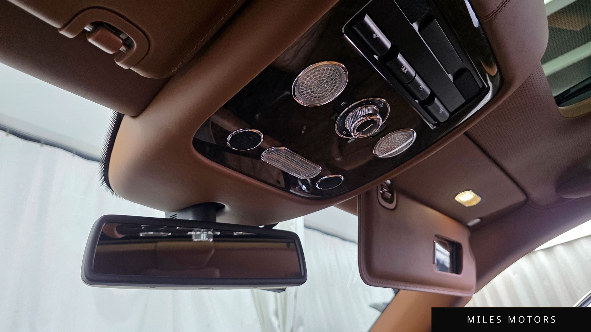 Bentley 플라잉스퍼 2015 — миниатюра 17