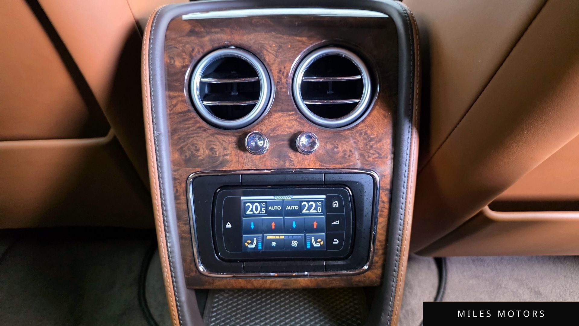 Bentley 플라잉스퍼 2015 — миниатюра 18