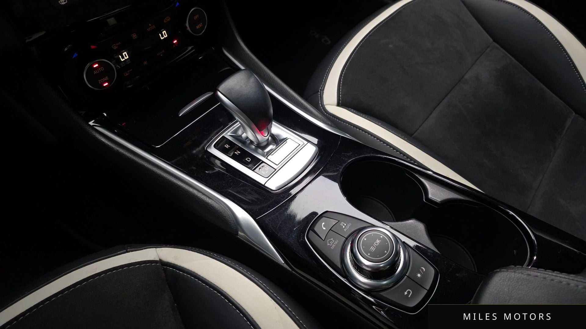 Infiniti Q30 2017 — миниатюра 12