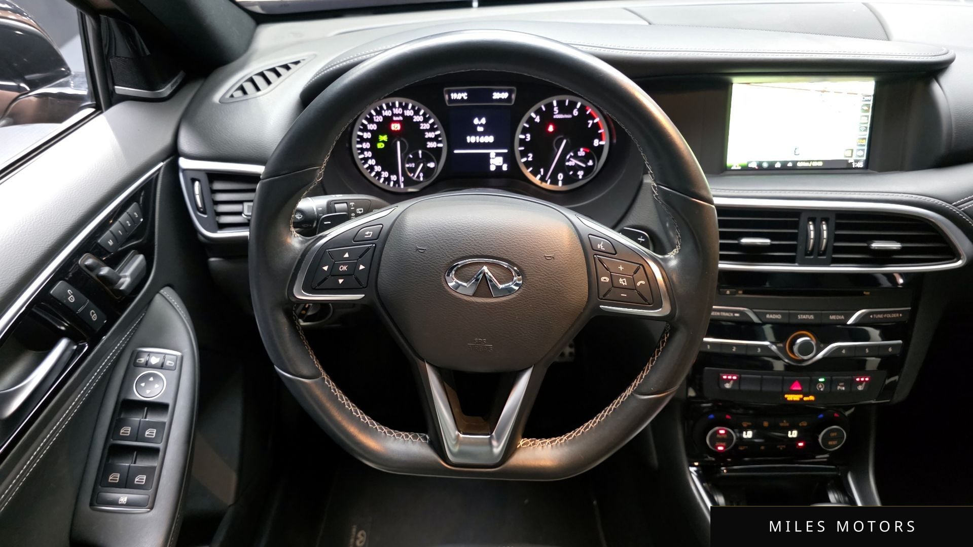 Infiniti Q30 2017 — миниатюра 19