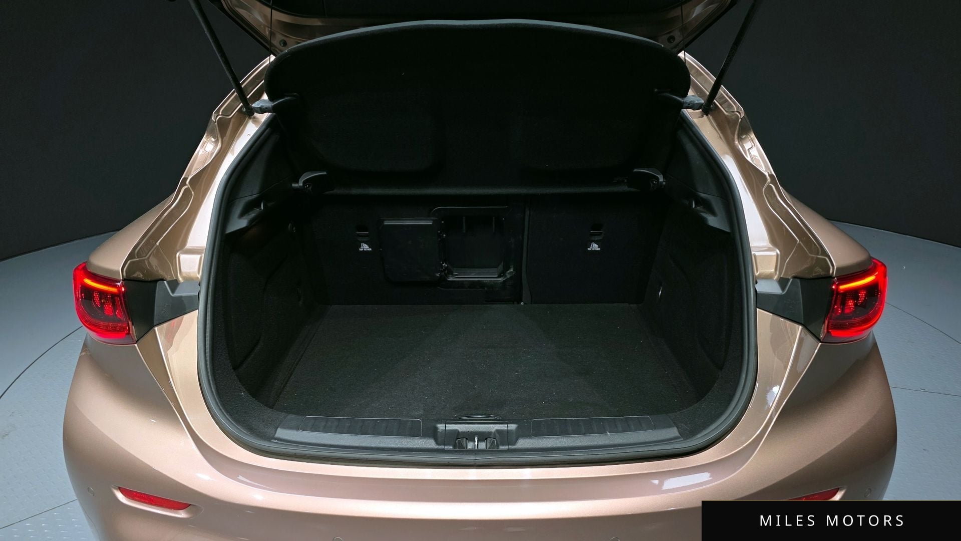 Infiniti Q30 2017 — миниатюра 26