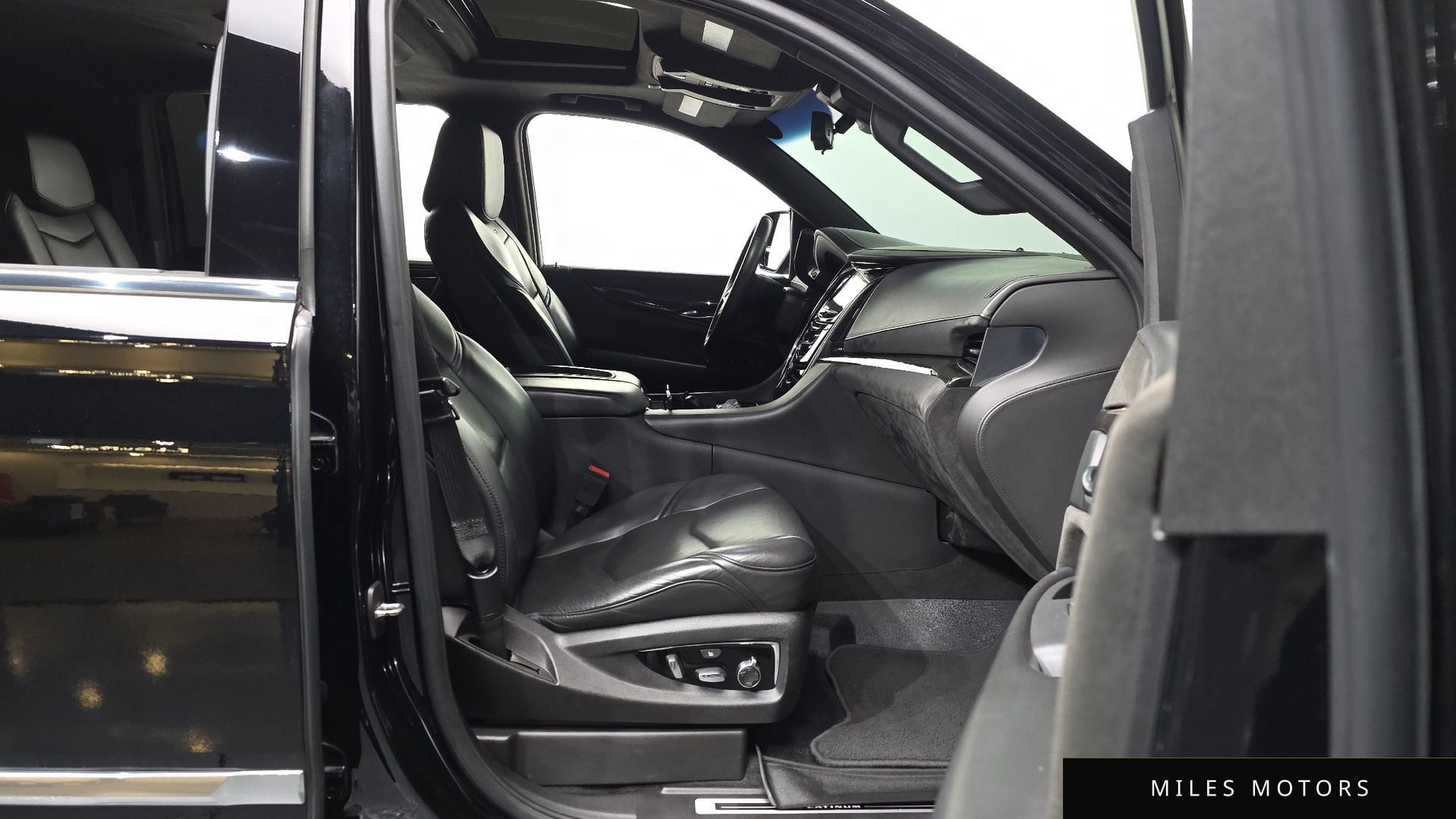 Cadillac Escalade 2018 — миниатюра 11