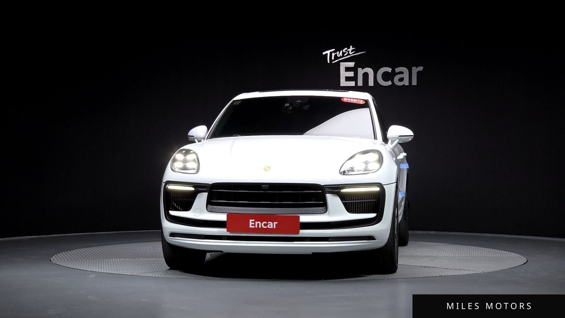 Porsche Macan 2022 — миниатюра 2