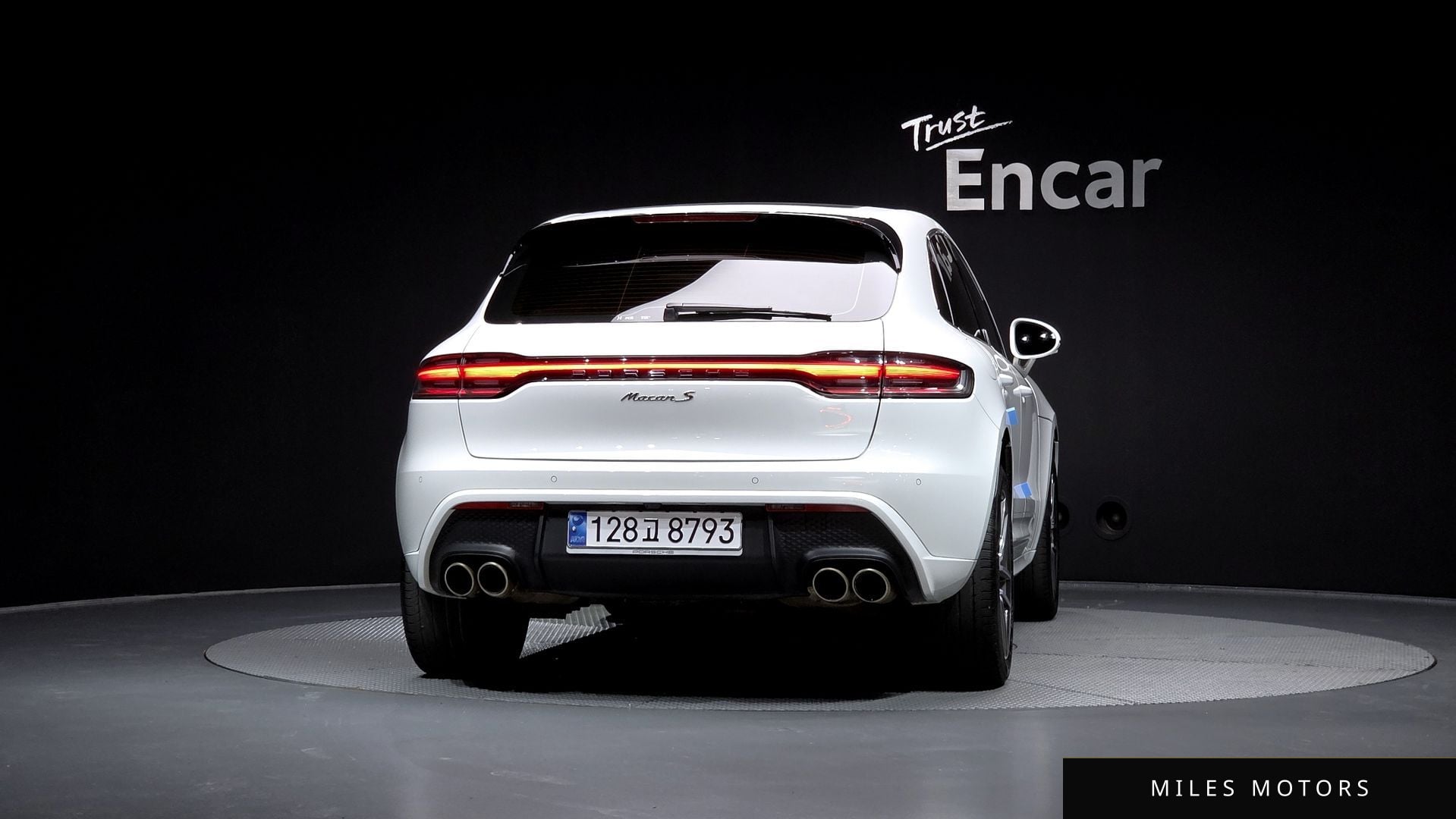 Porsche Macan 2022 — миниатюра 3
