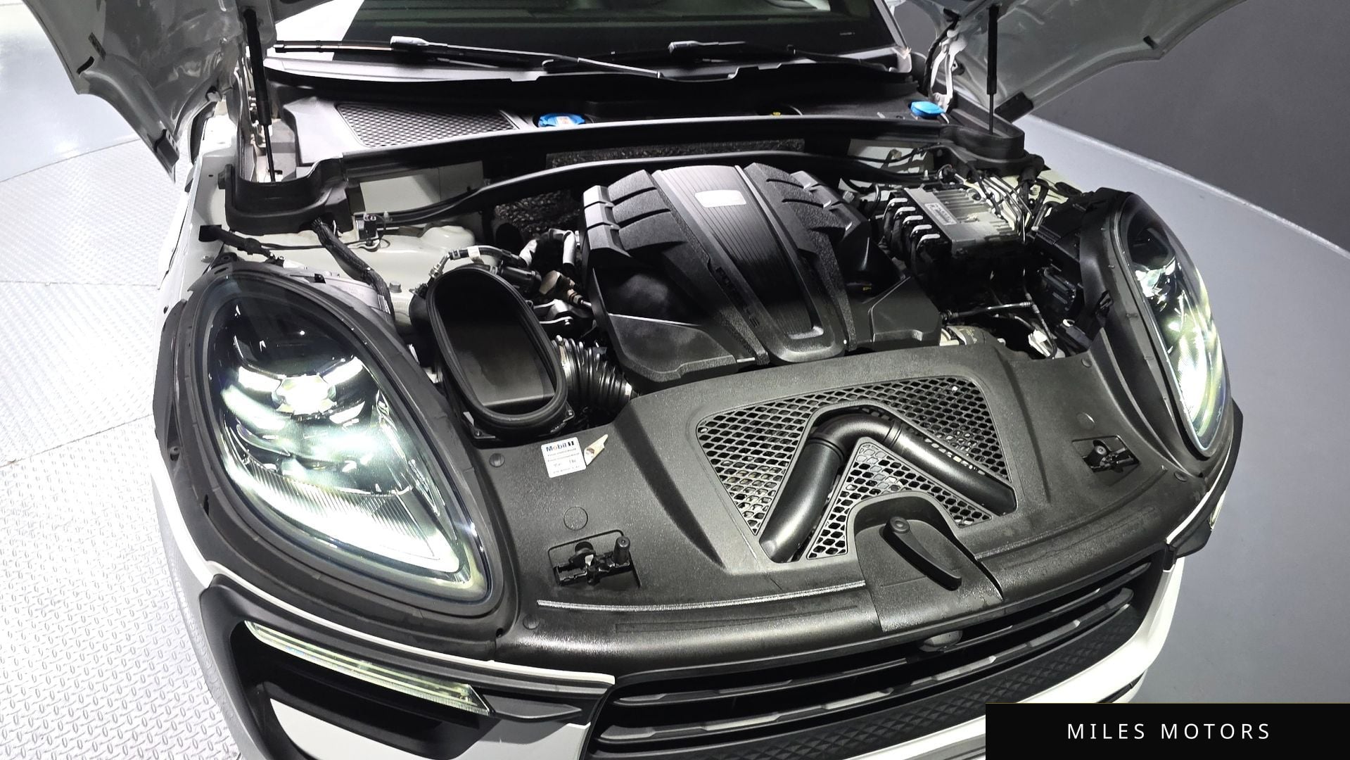 Porsche Macan 2022 — миниатюра 5
