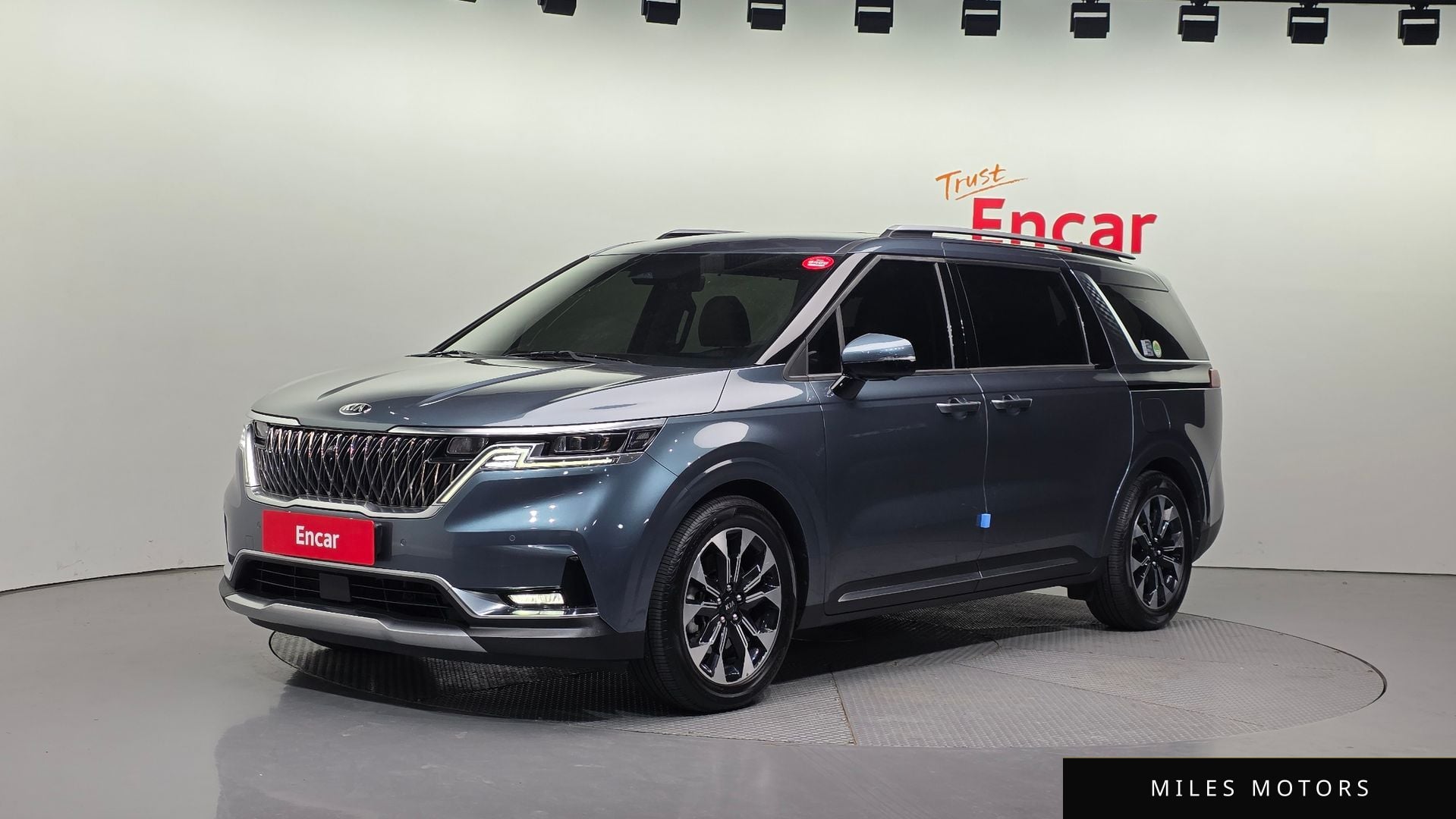 Kia Carnival 2021 — фото 1 из 12