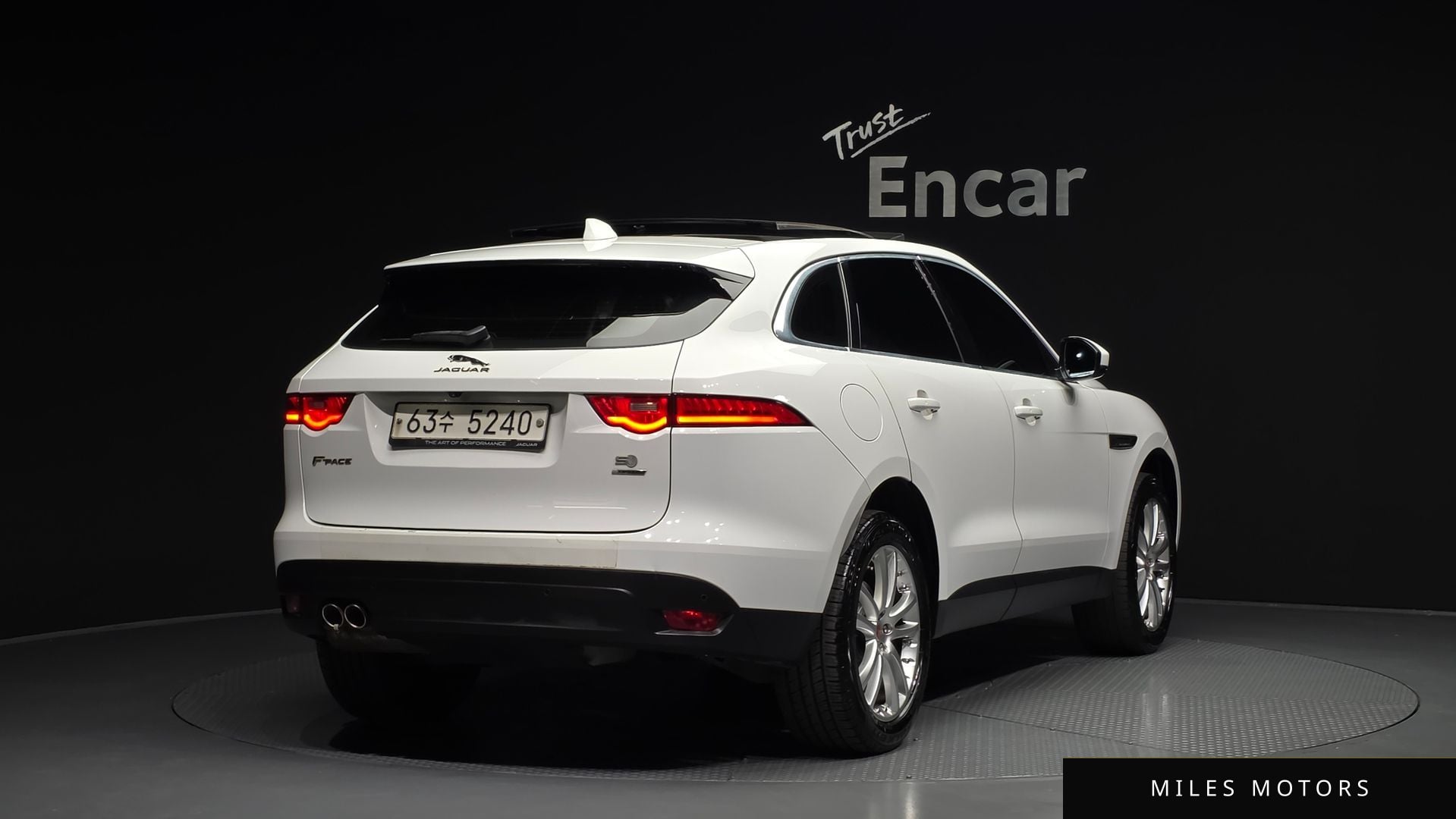 Jaguar F-PACE 2018 — миниатюра 2