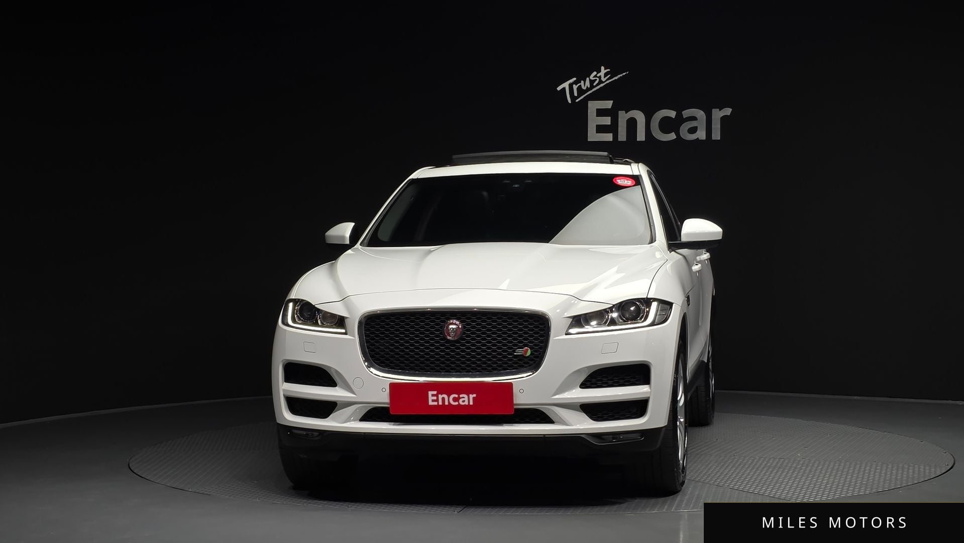 Jaguar F-PACE 2018 — миниатюра 3