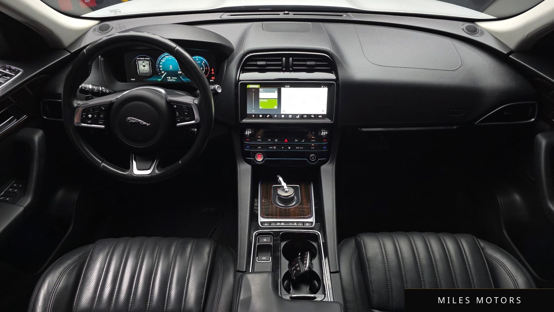 Jaguar F-PACE 2018 — миниатюра 7