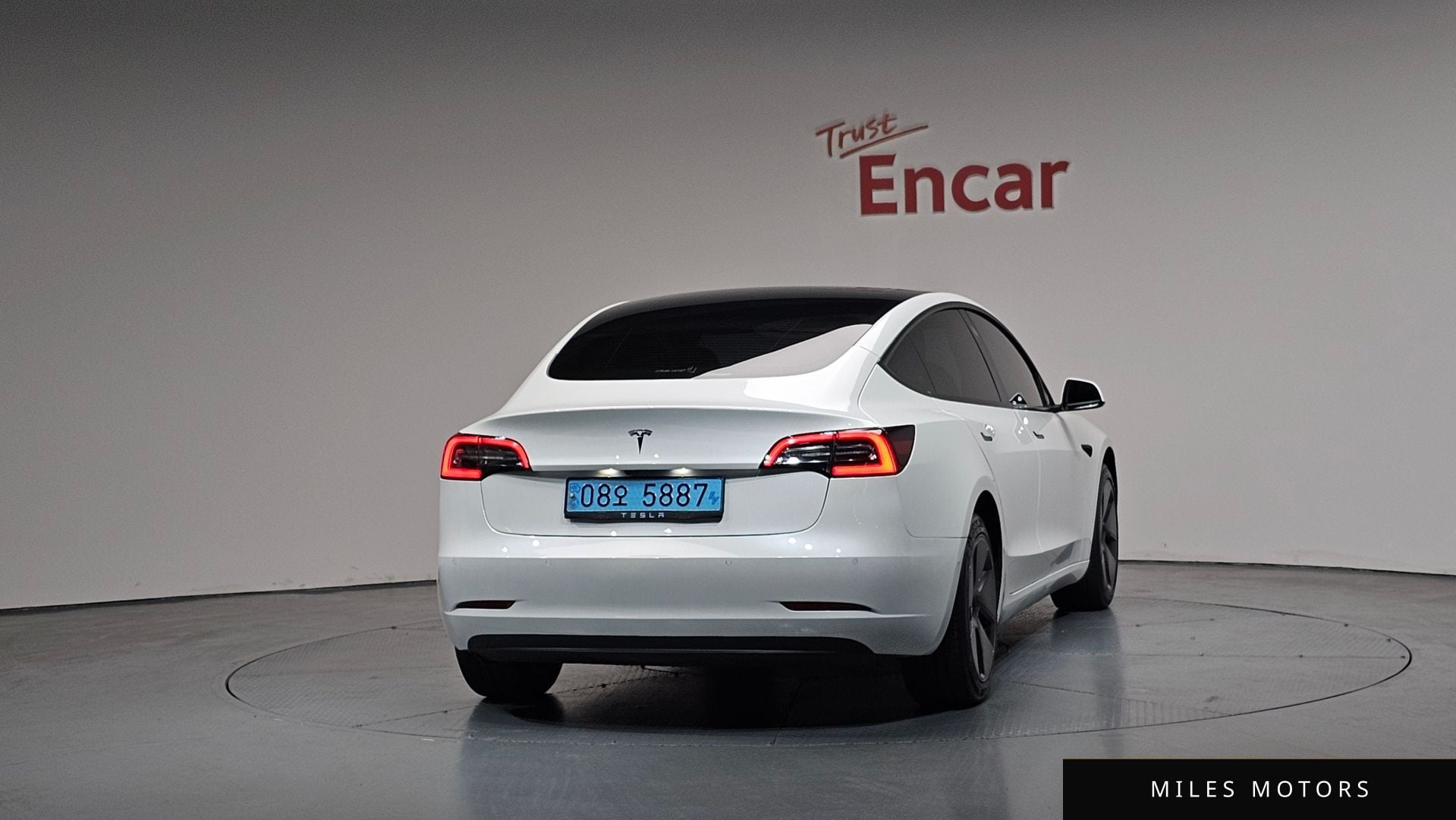 Tesla 모델 3 2022 — миниатюра 4