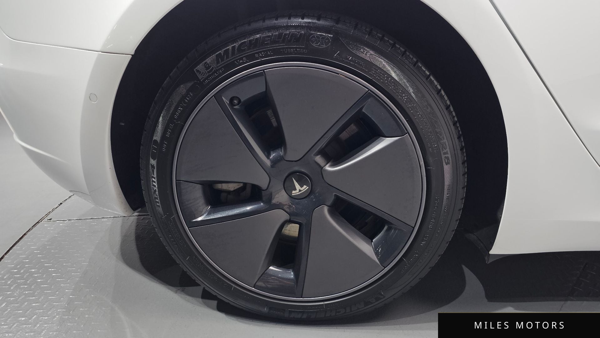 Tesla 모델 3 2022 — миниатюра 5