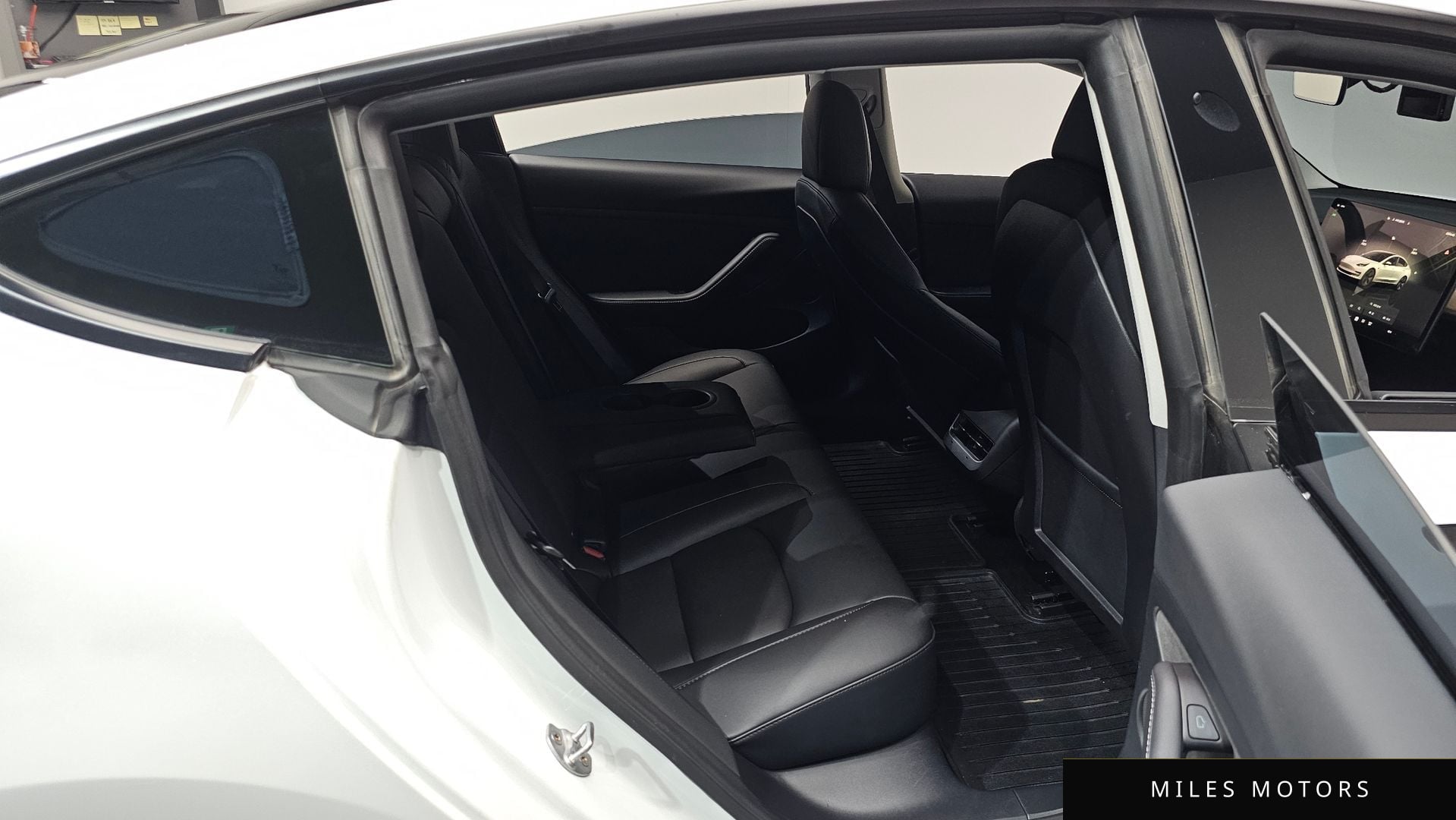 Tesla 모델 3 2022 — миниатюра 11
