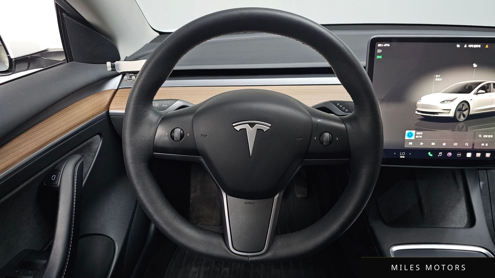 Tesla 모델 3 2022 — миниатюра 15