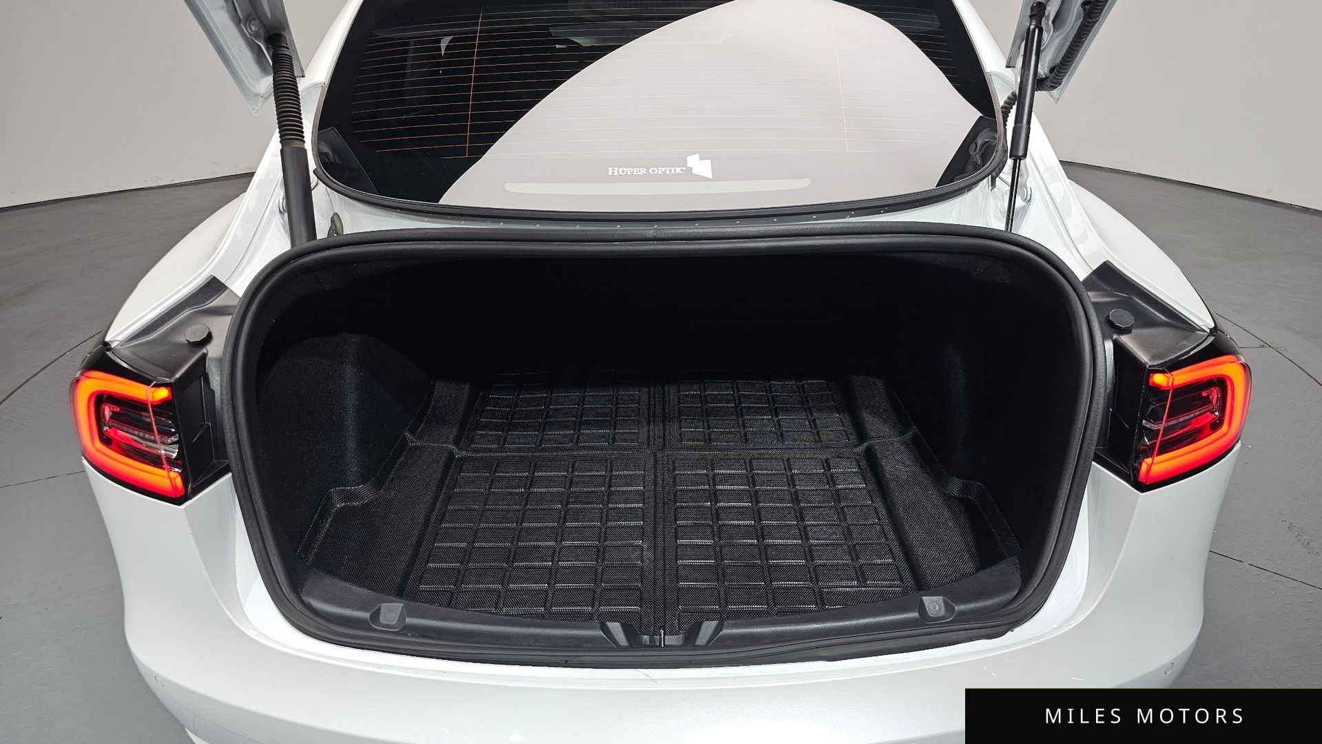 Tesla 모델 3 2022 — миниатюра 19