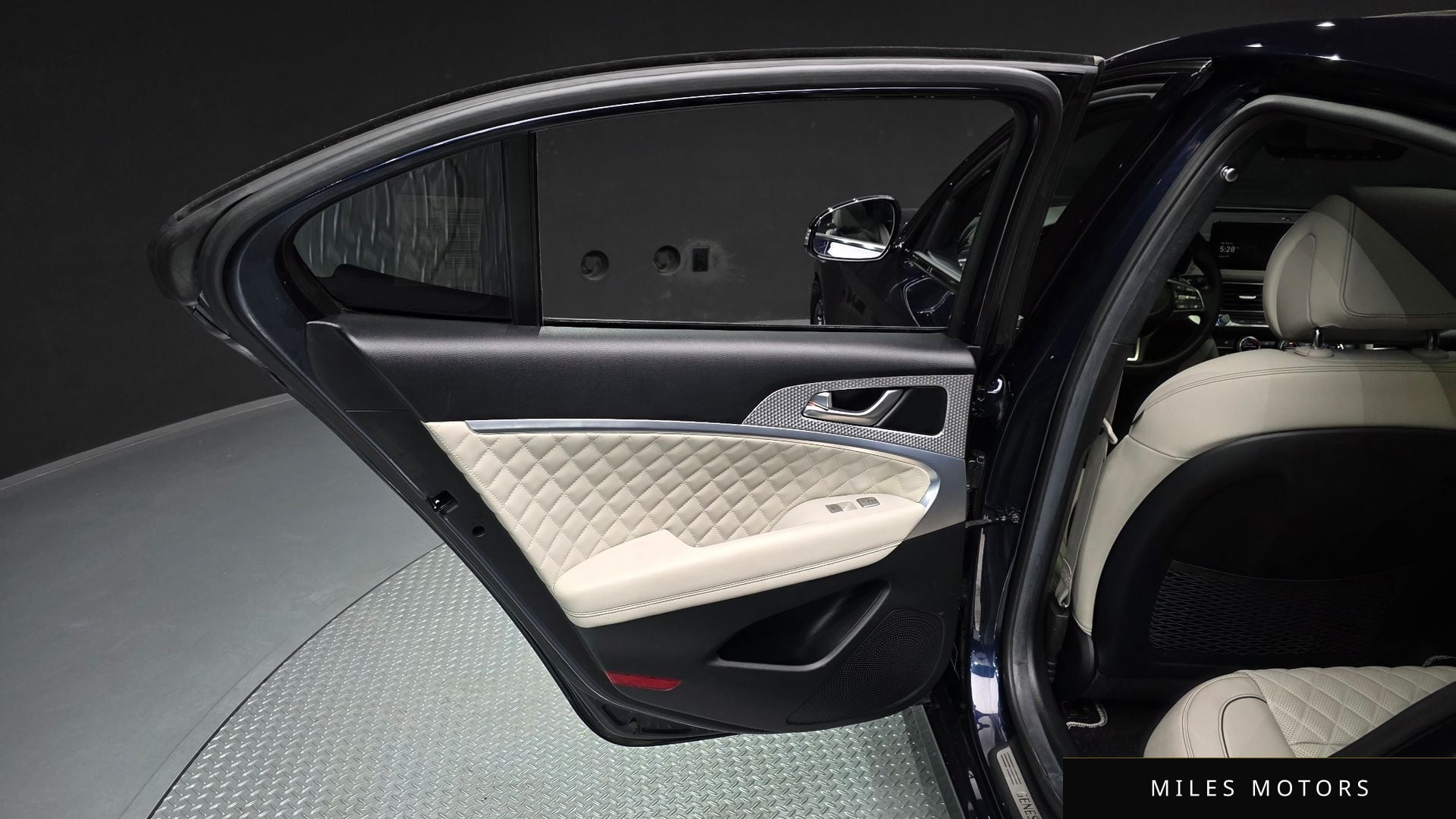 Genesis G70 2023 — миниатюра 15