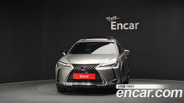 Лексус UX250h 2020 — миниатюра 3