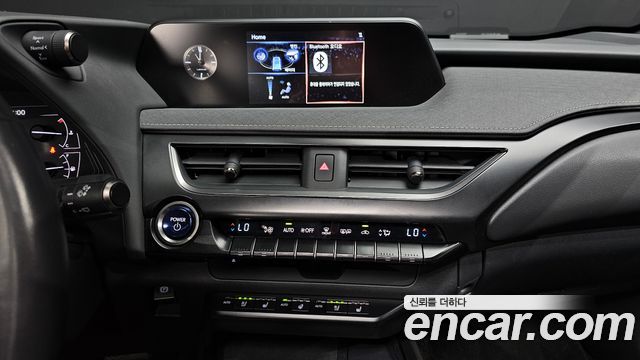 Лексус UX250h 2020 — миниатюра 20