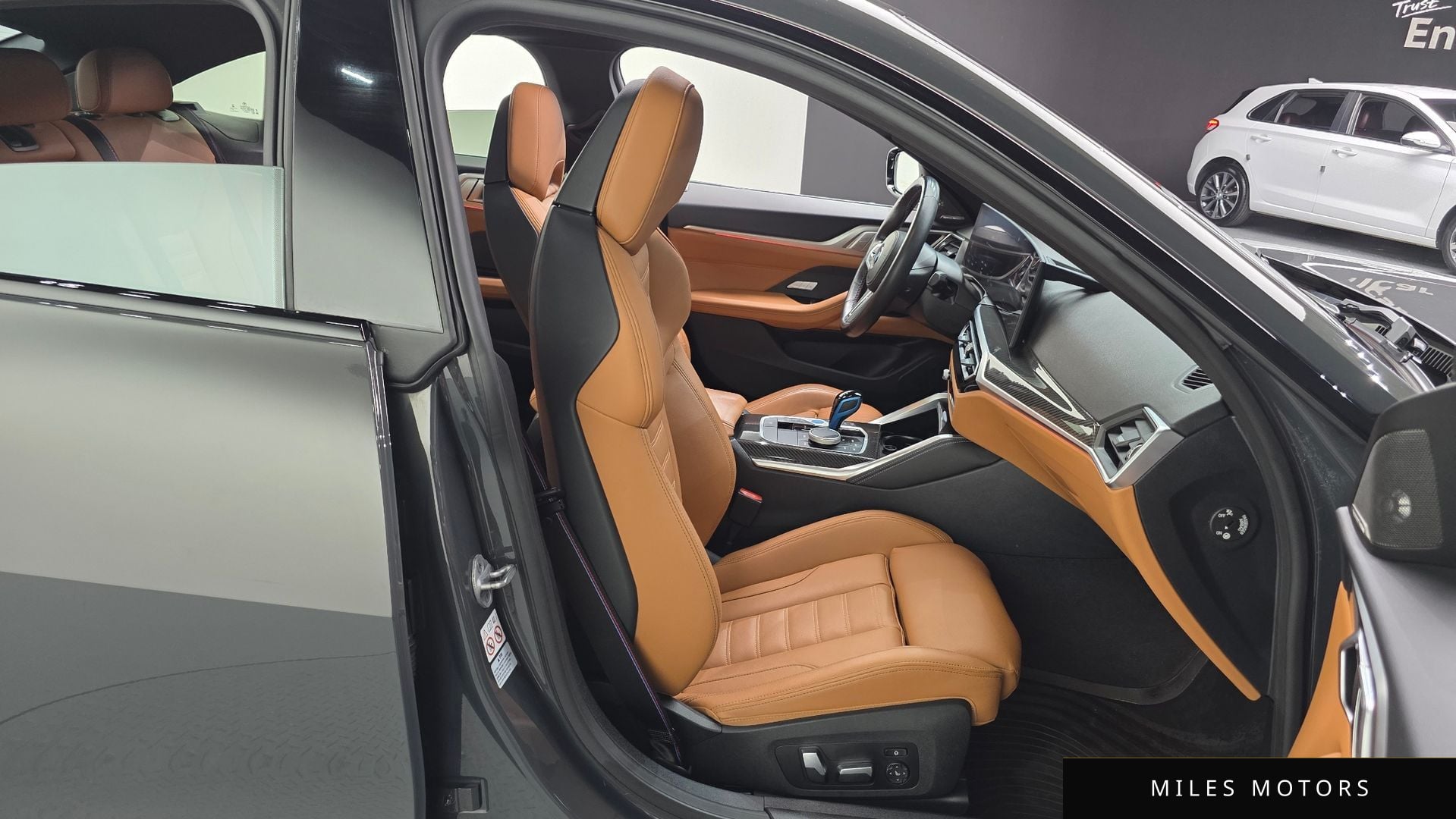 BMW i4 2023 — миниатюра 17
