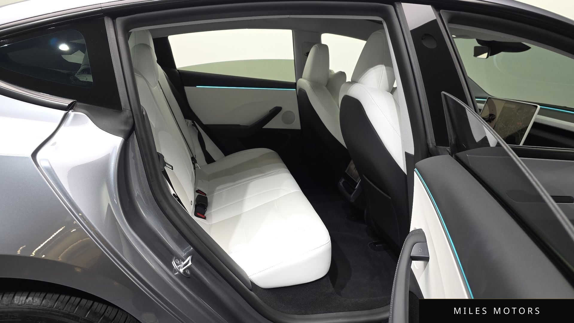 Tesla Model 3 2024 — миниатюра 18