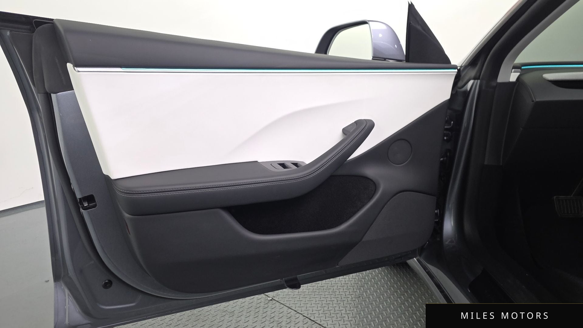 Tesla Model 3 2024 — миниатюра 14