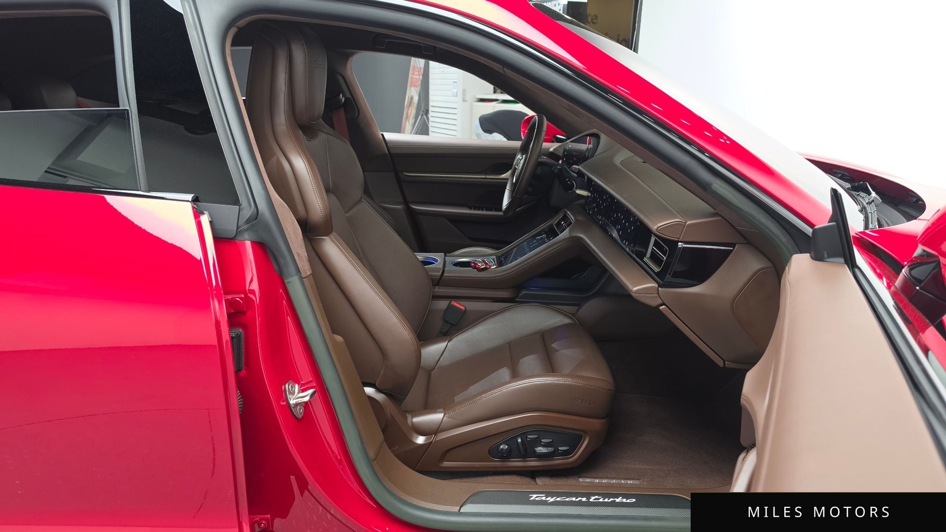 Porsche Taycan 2022 — миниатюра 12