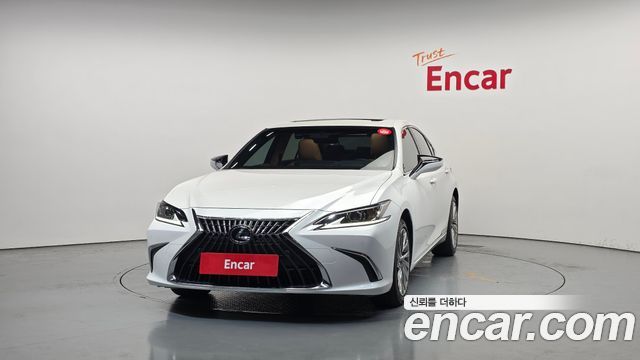 Лексус ES300h 2025 — миниатюра 3