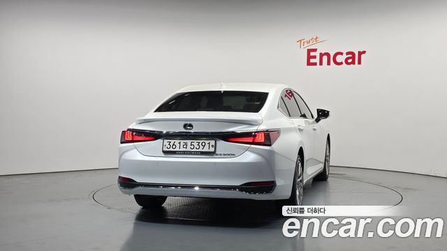 Лексус ES300h 2025 — миниатюра 4