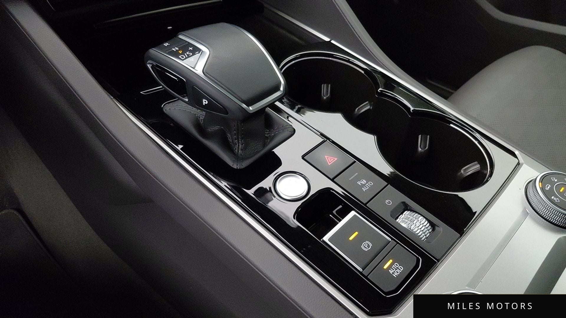 Volkswagen Touareg 2023 — миниатюра 9