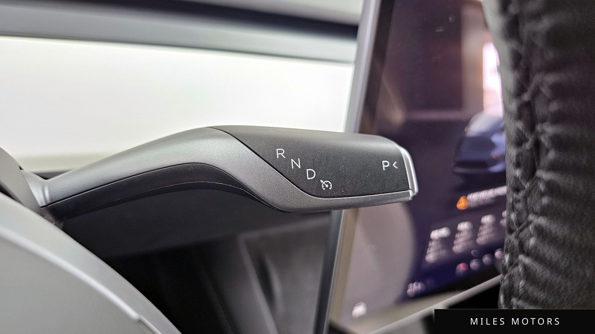 Tesla Model Y 2022 — миниатюра 9