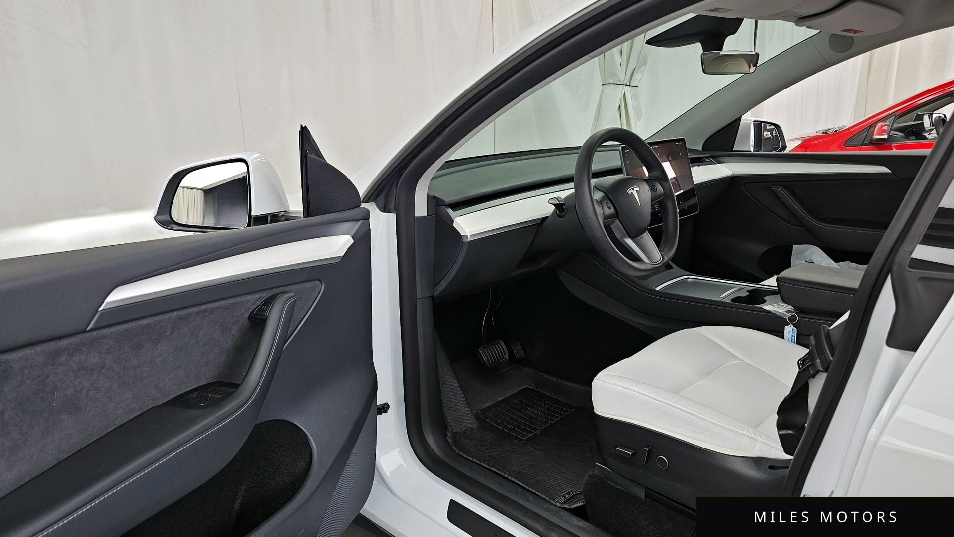 Tesla Model Y 2022 — миниатюра 10