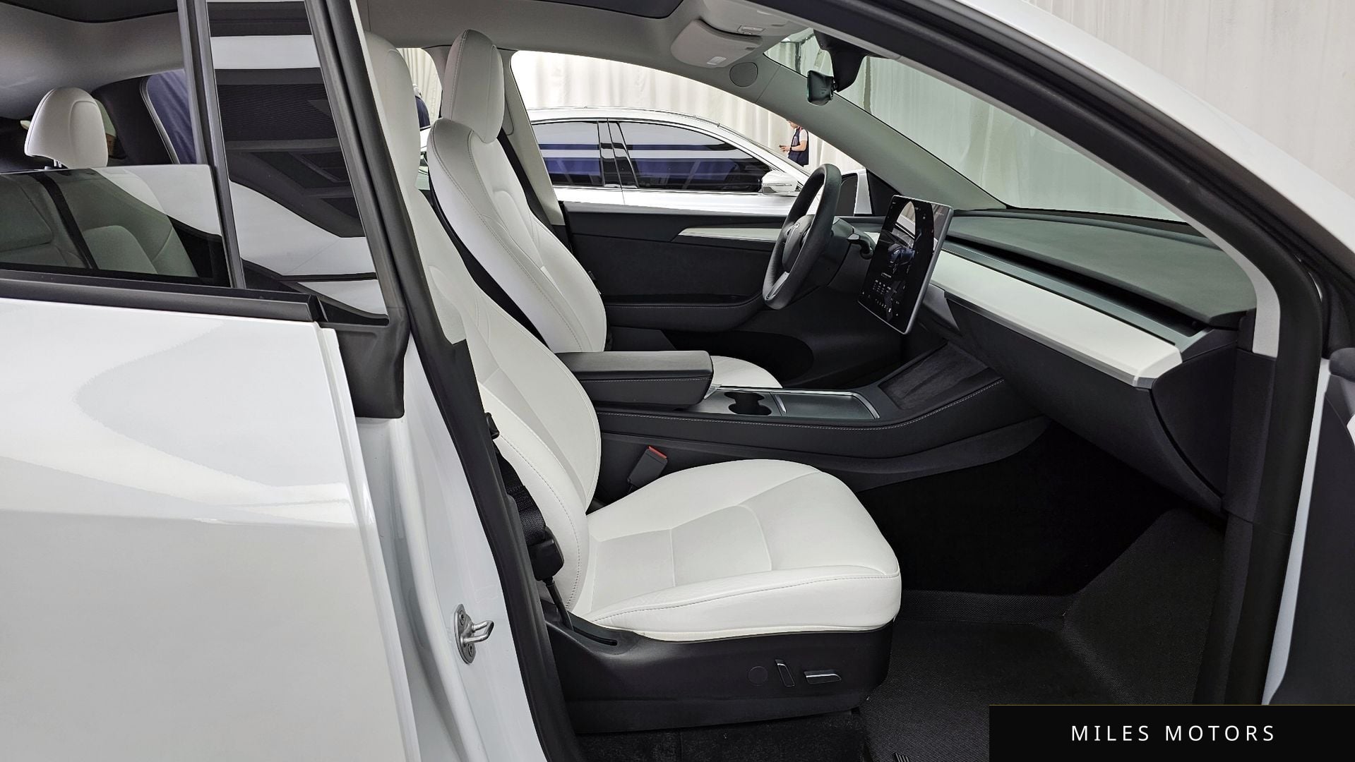 Tesla Model Y 2022 — миниатюра 11