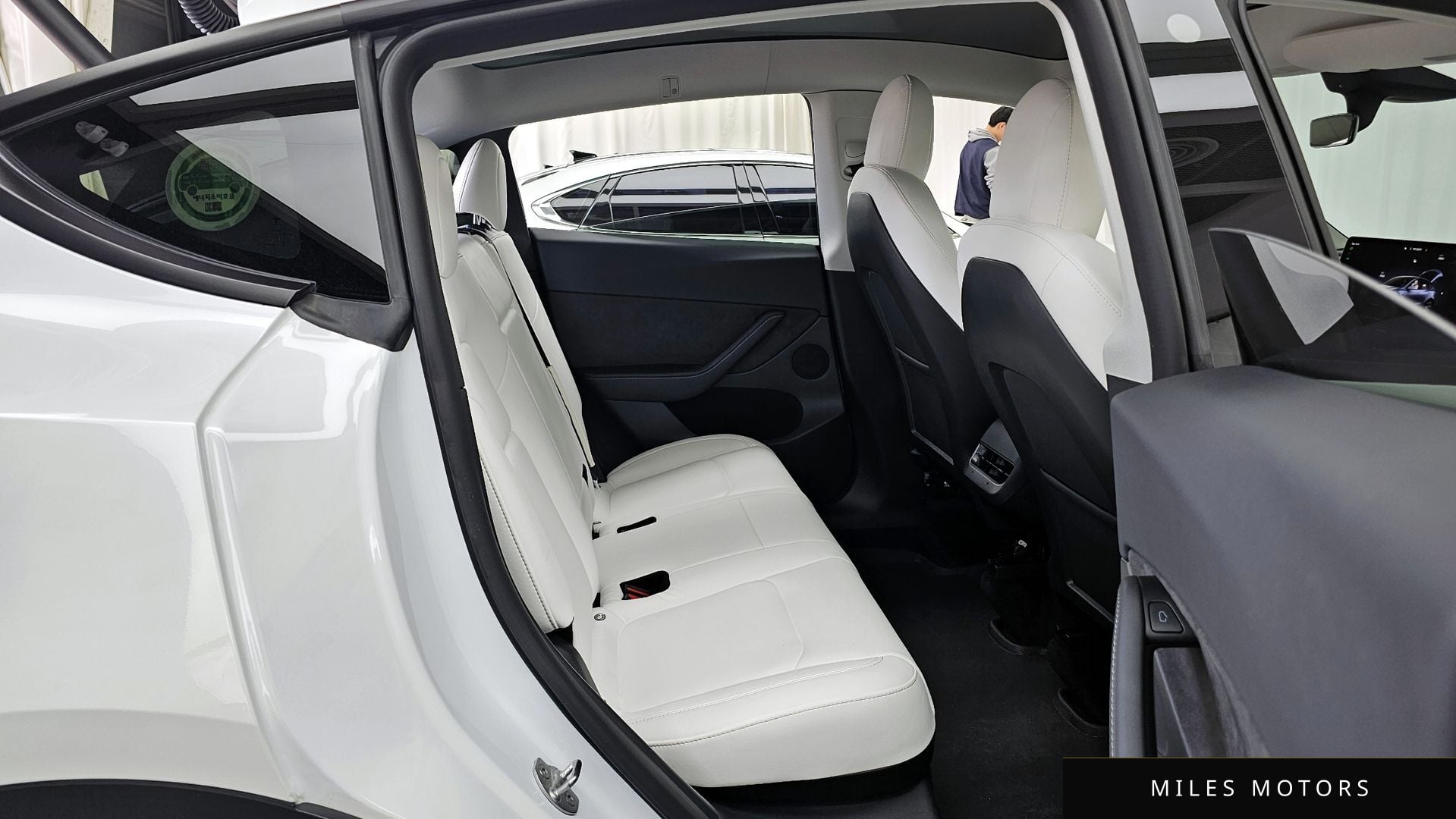 Tesla Model Y 2022 — миниатюра 12